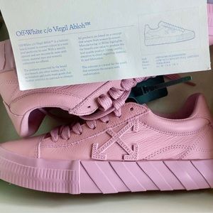 NWT! Off-White Low Volcanized Sneakers